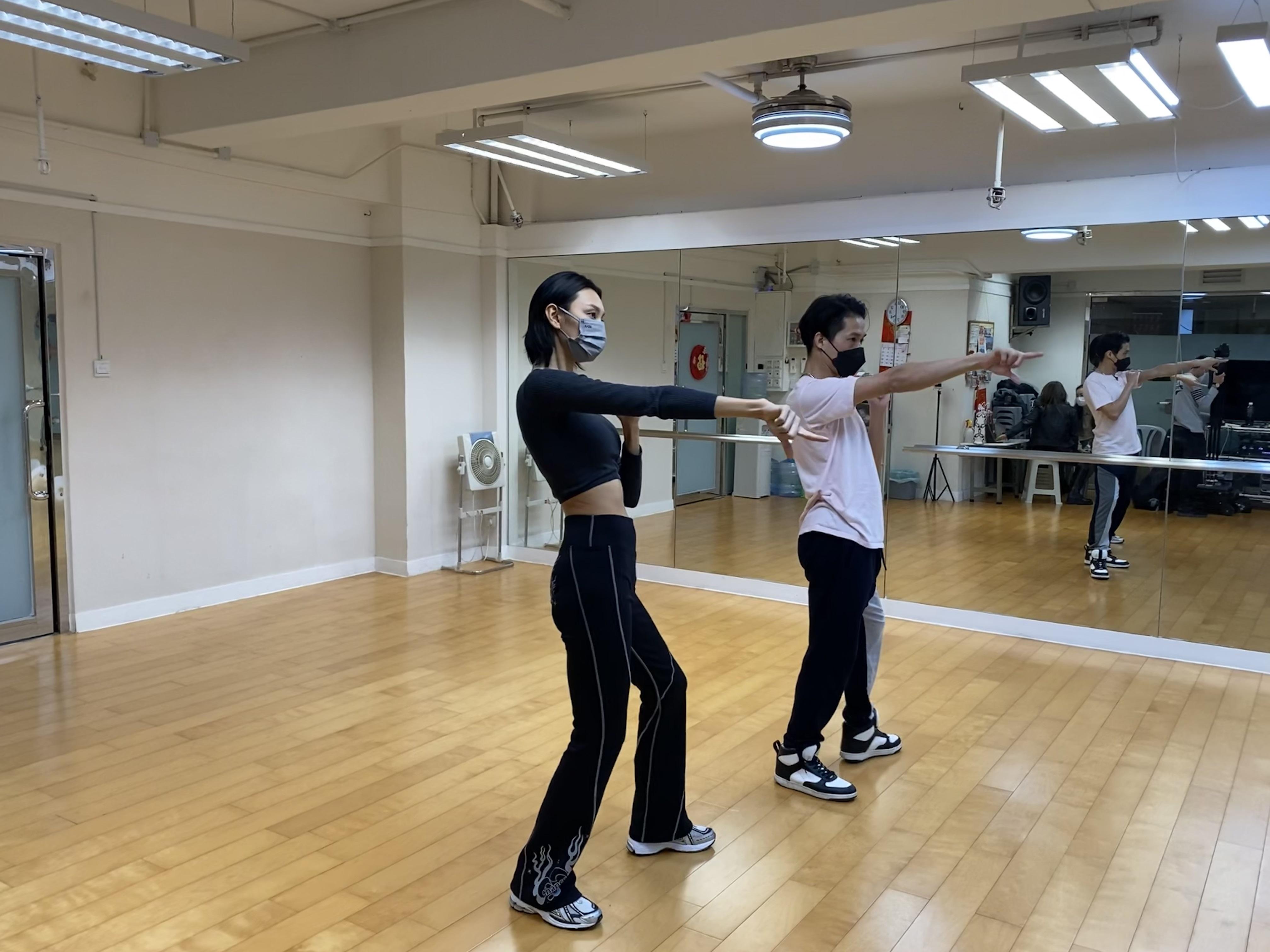 王丹妮連日來跟老師勤練歌舞,期望以最好狀態登上舞台。