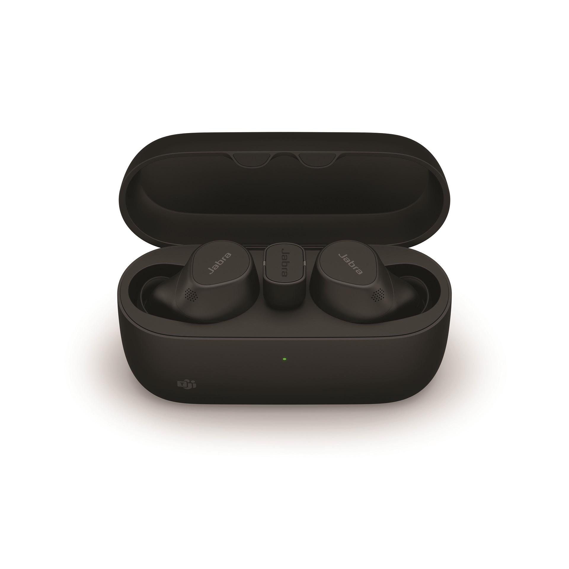 即插即用USB接收器增強穩定連接性,最多連接兩部裝置。