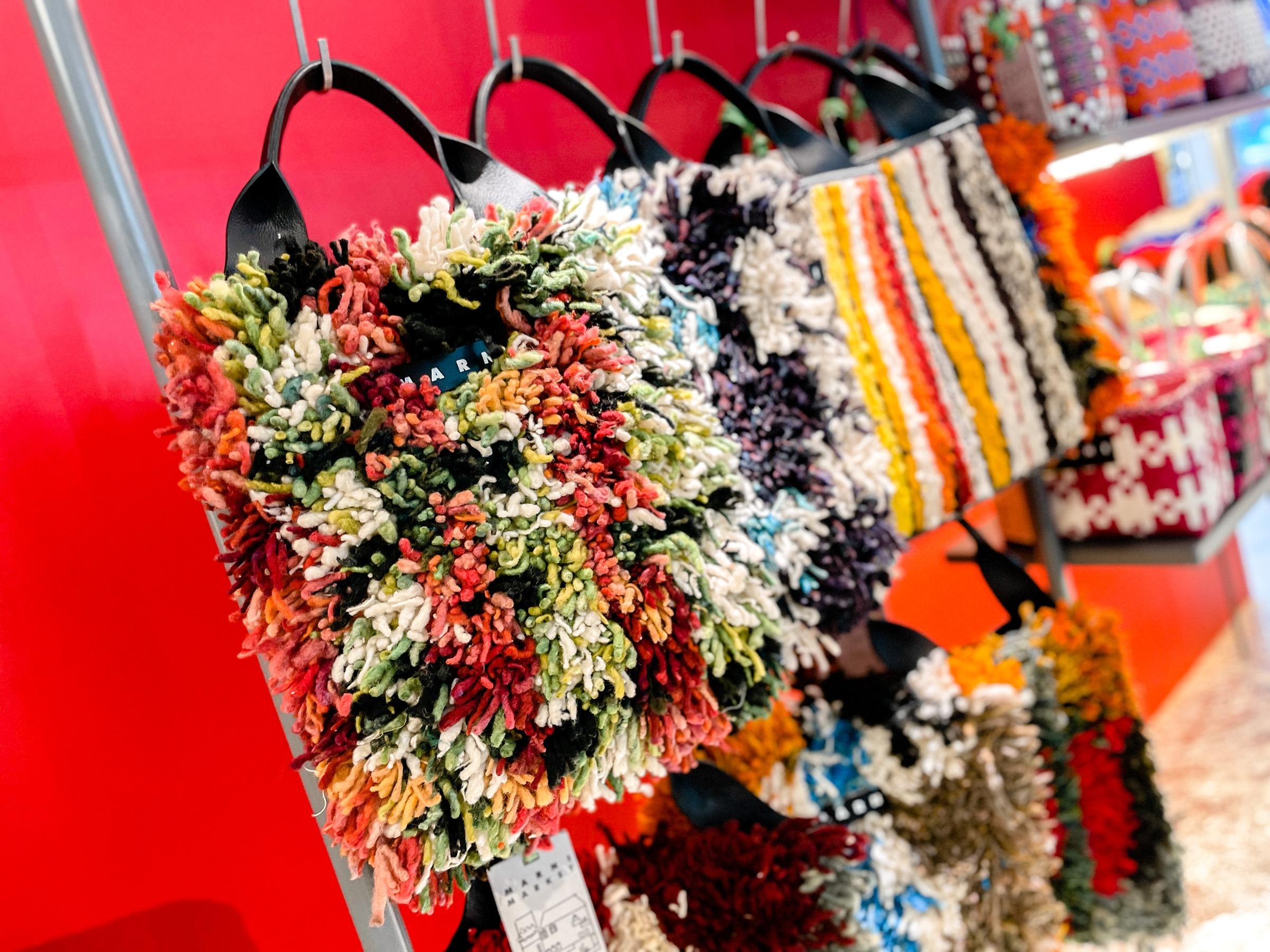 WOOL手提包有多款色調。$2,760起