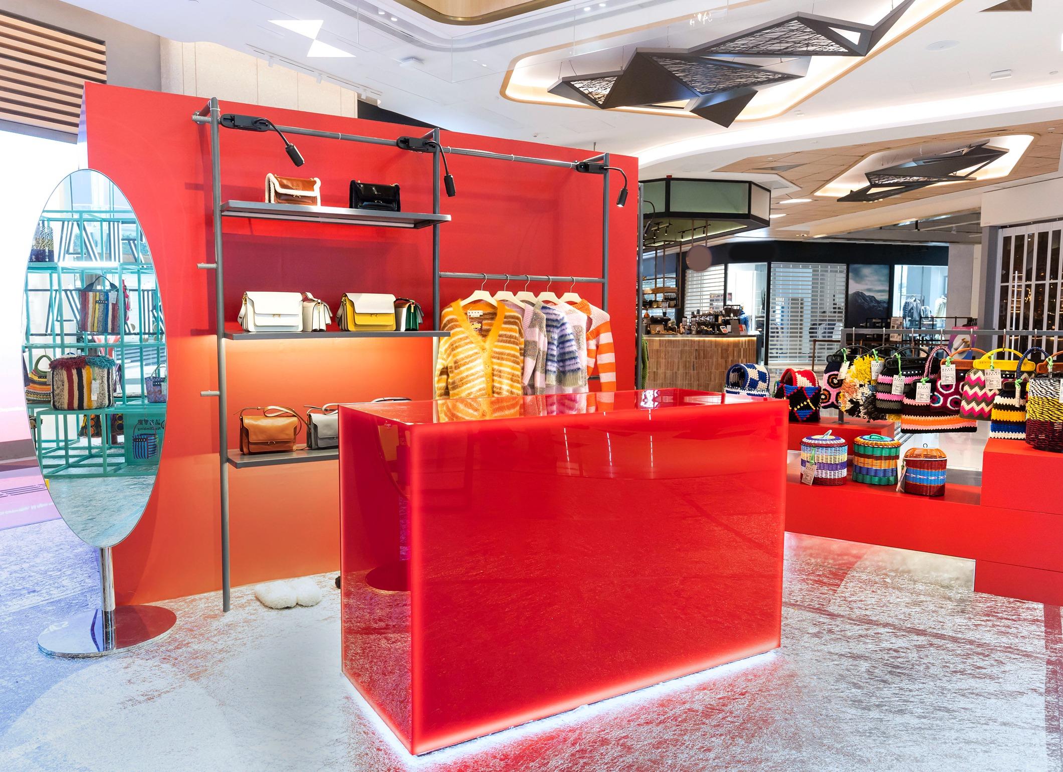 MARNI主線系列的男女服飾和熱賣手袋。