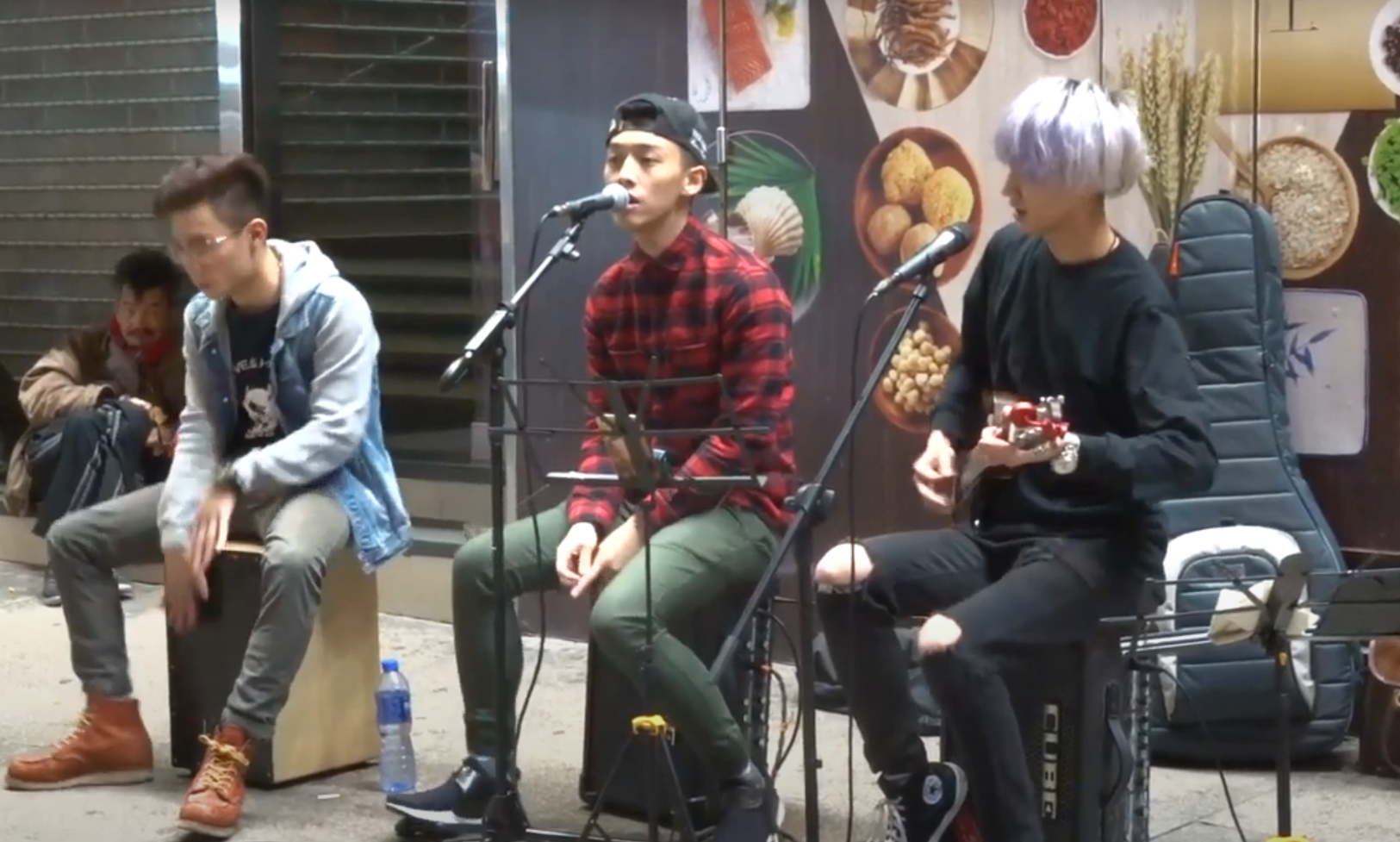 MC熱愛唱歌,從街頭唱到紅館舞台。