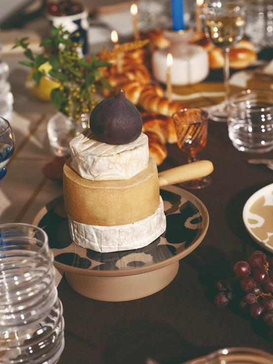 以標誌性UNIKKO印花家品用來佈置餐桌擺設,有滿滿的時尚儀式感。