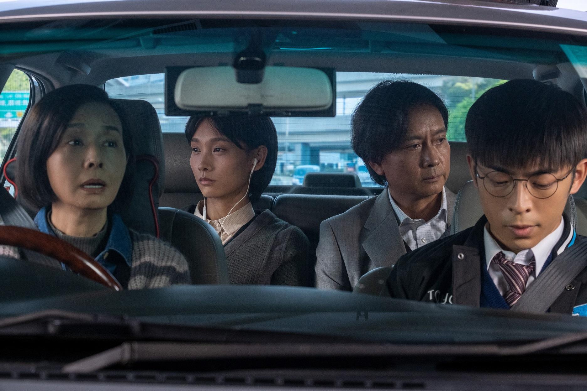 《過時・過節》由毛舜筠、謝君豪、呂爵安和談善言合演一家人。(劇照)