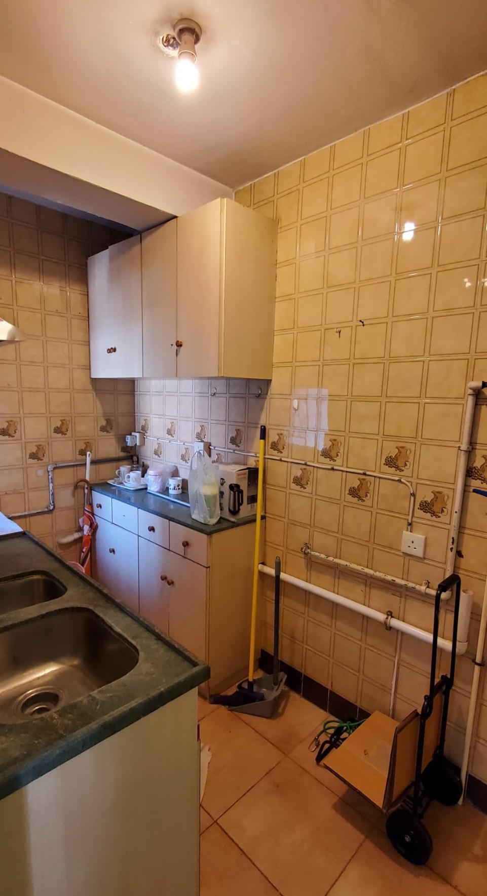 廚房裝修懷舊,空間闊落。(代理提供)