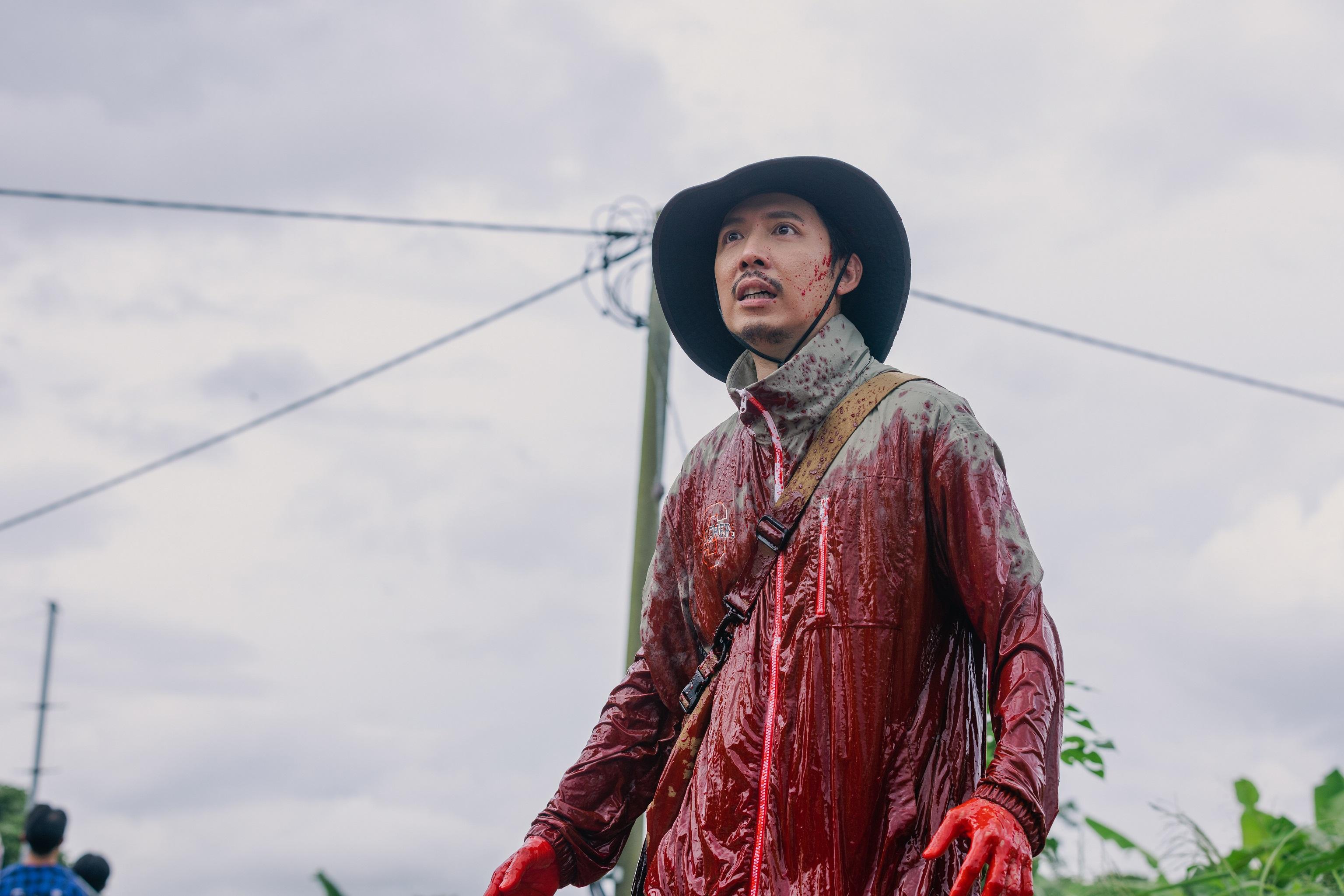 子豐亦被淋全身紅油