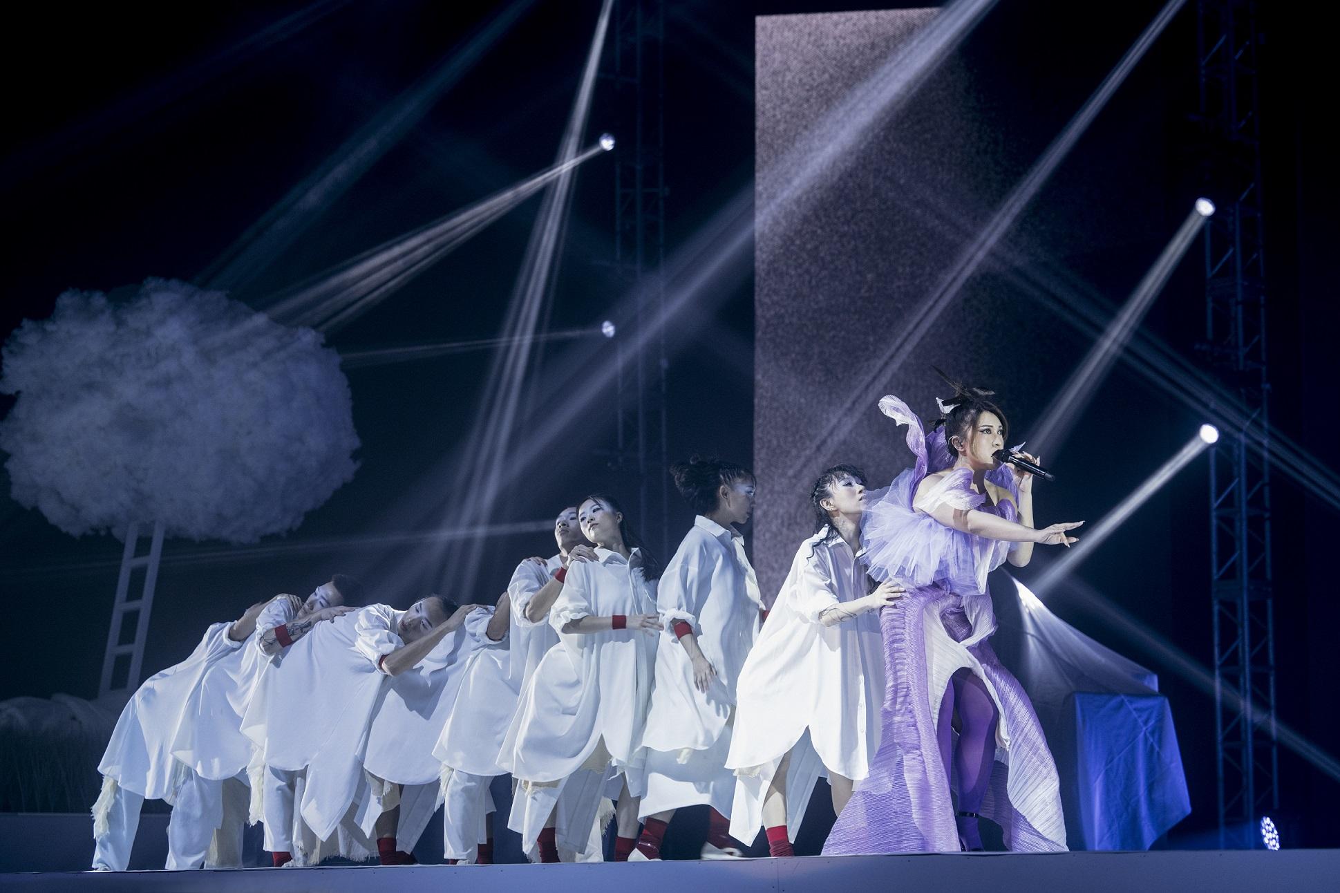 《Ivana x Serrini Fairy Nice To Meet You Live 2022》被形容為本年度佳作之一。