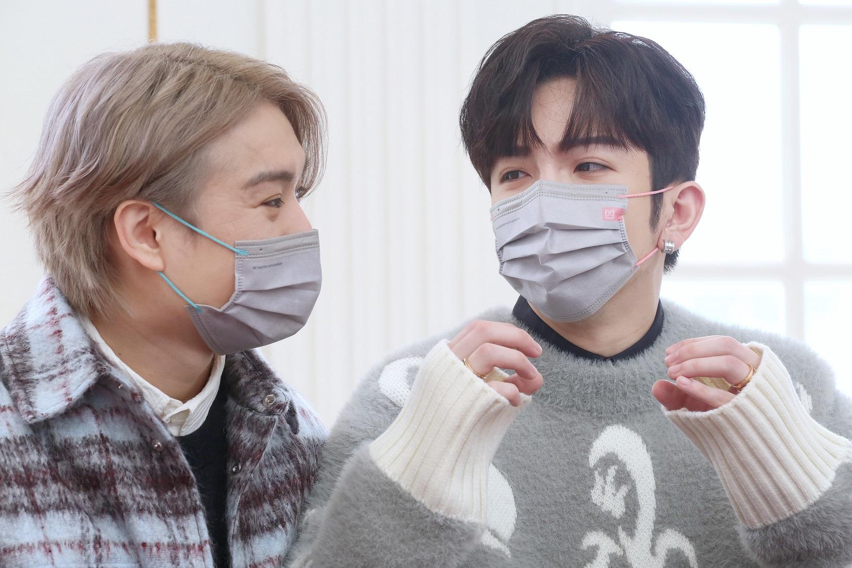 Anson Lo與Jer大談劇中的感情線。(董立華攝)