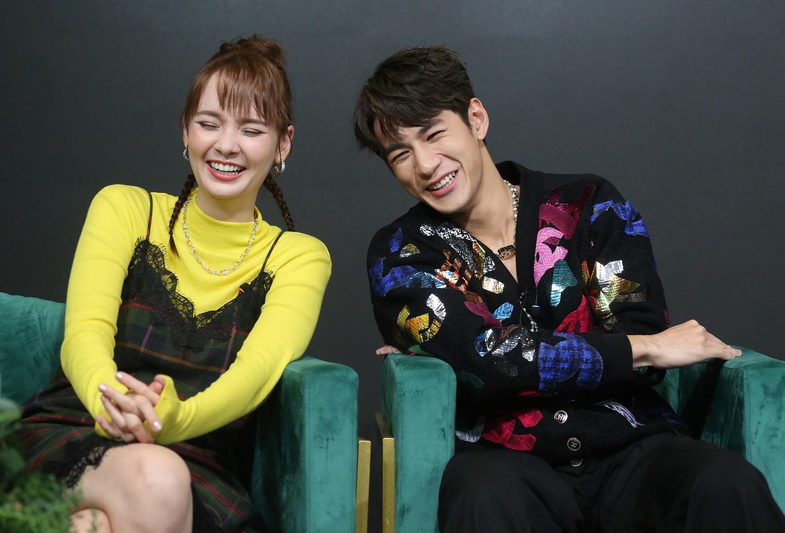 Jeffrey與Asha談起拍劇趣事,合不攏嘴。(董立華攝)