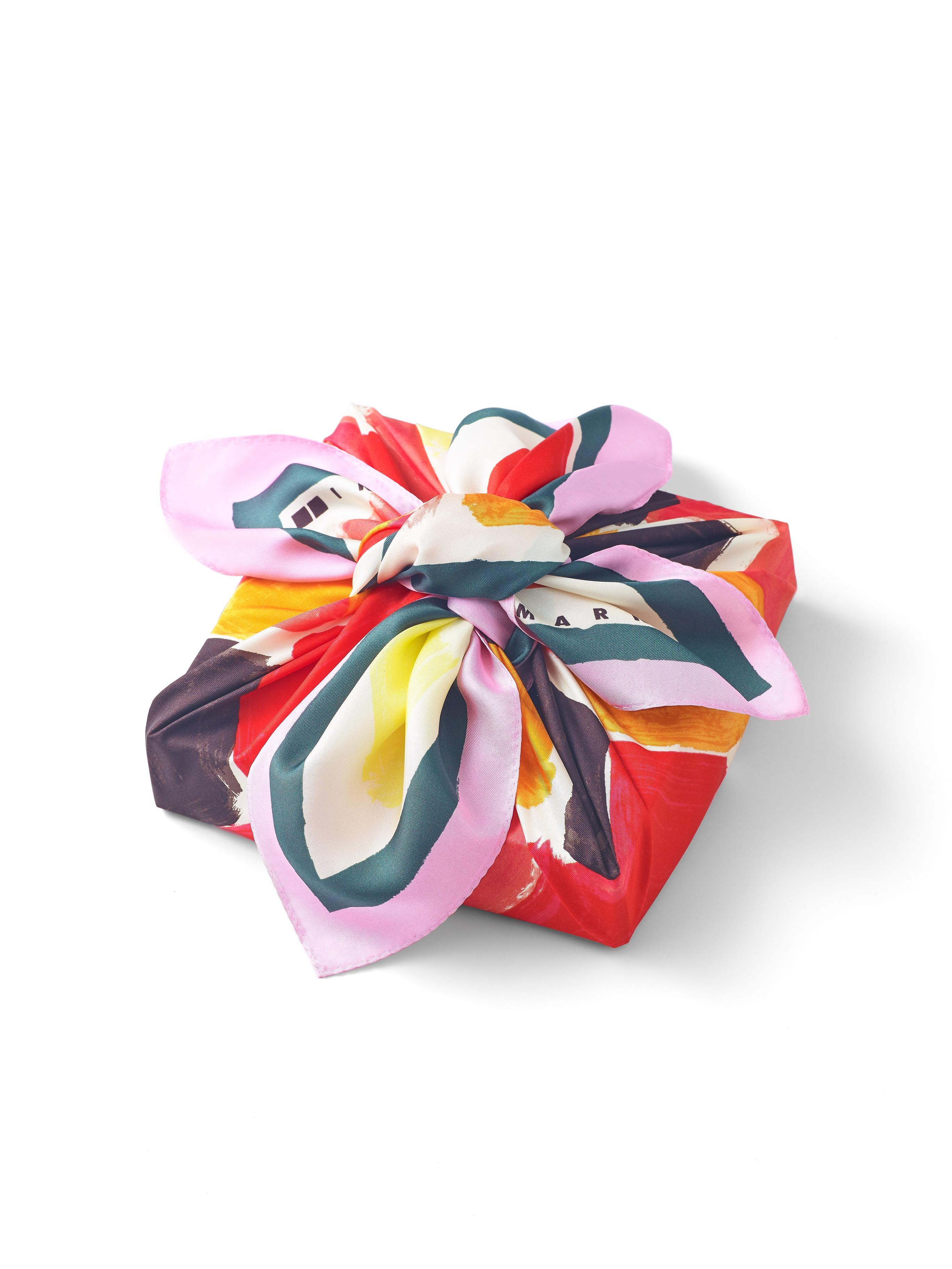 UNIQLO X MARNI Furoshiki絲巾 $149