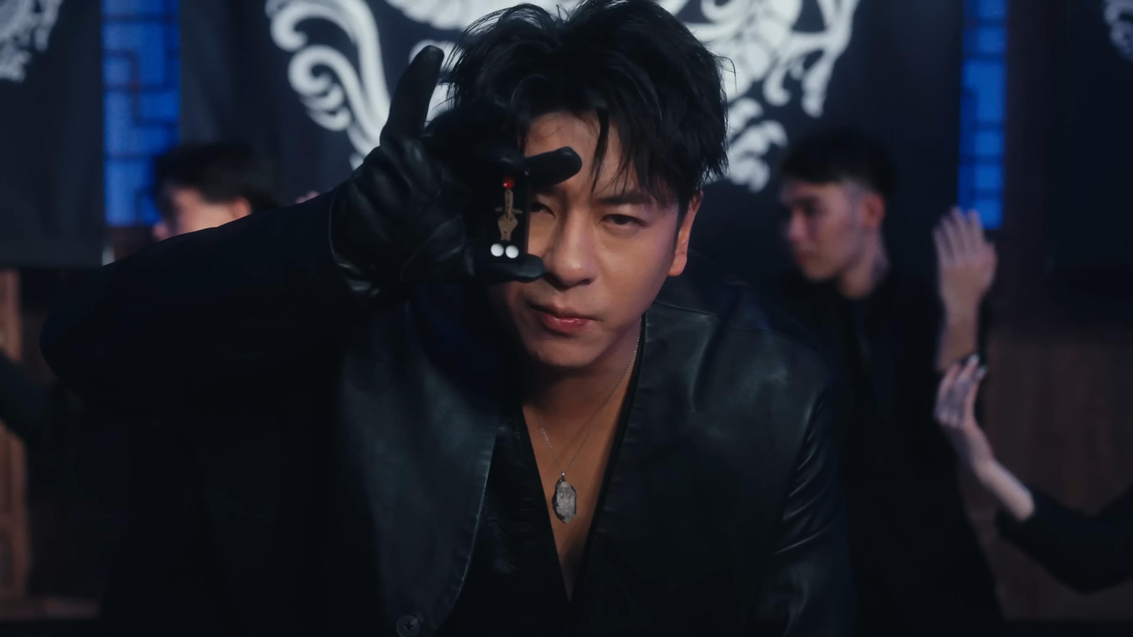 Alfred在MV中玩天九牌,是為了守護本土文化。