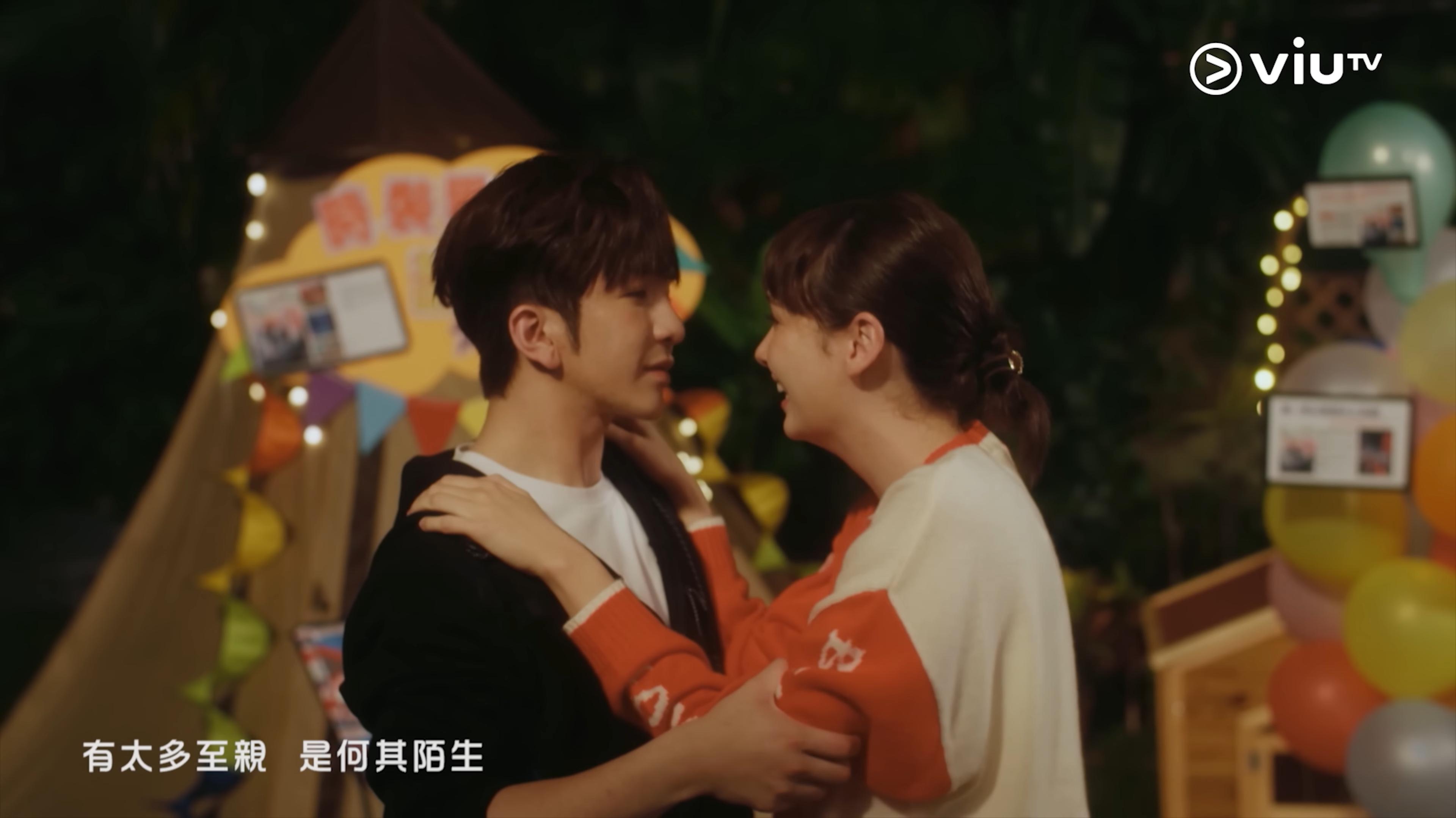 Asha與Anson Lo拍親密鏡頭,非常緊張。(《百萬同居計劃》劇照)