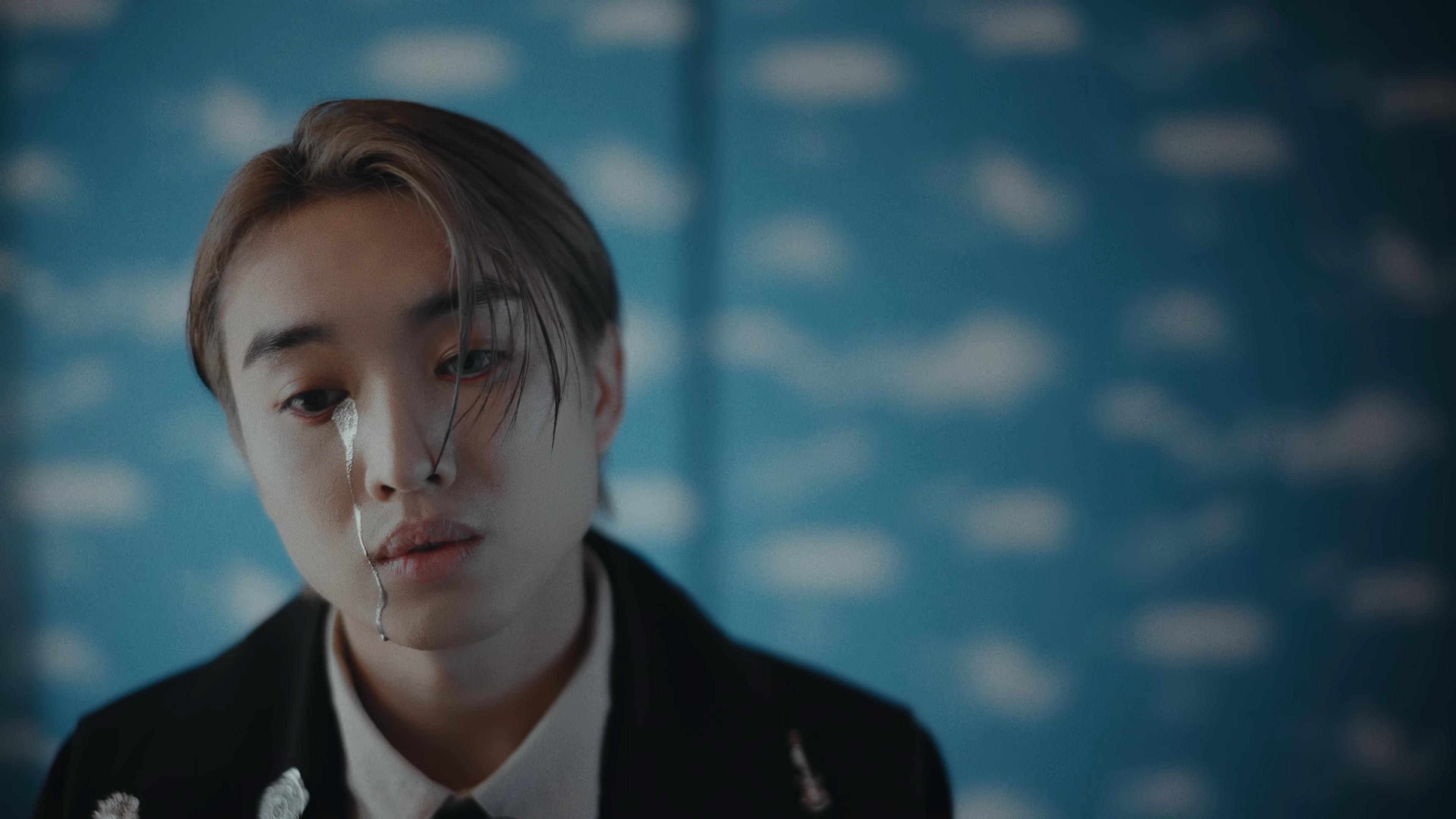 Jer錄唱《坐看雲風時》時,受一位臨終歌迷啟,對歌詞「感恩生命活著是偉大」,深有領悟。