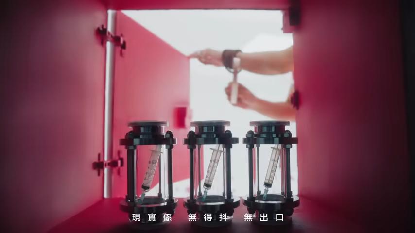 MV導演Maggie直言,MV內有很多彩蛋。(截圖)