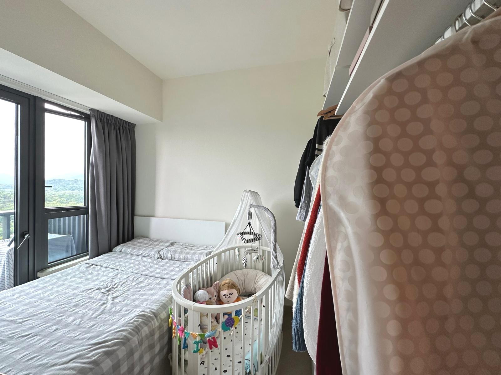 主人房外接露台,空間亦闊落。