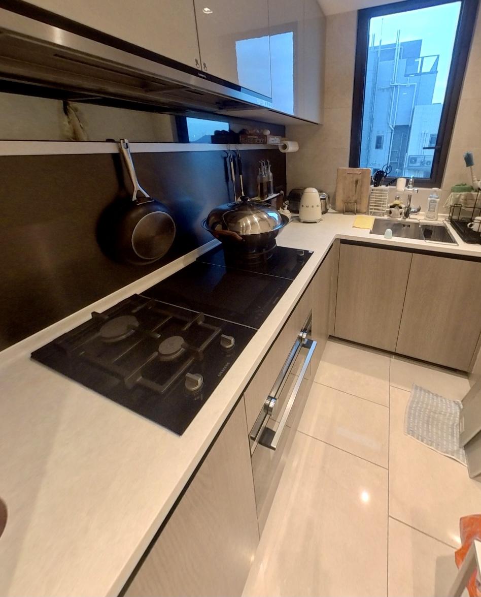 廚房配套齊全新淨。