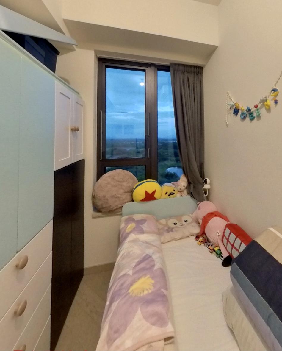 全屋面積最細的睡房,間隔四正。