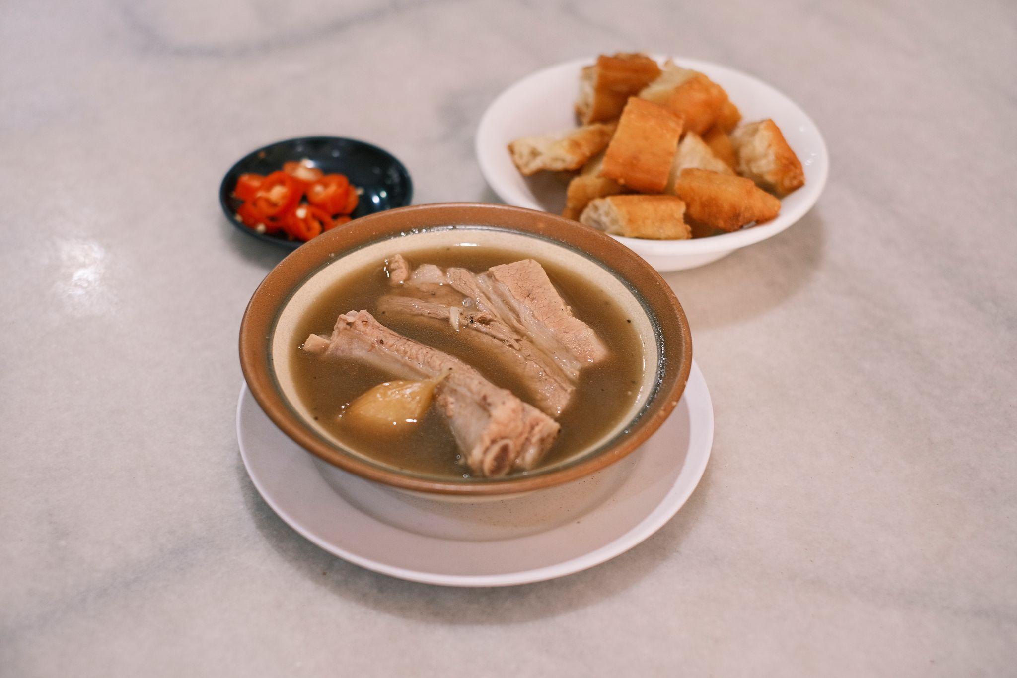 一碗兩大塊,肉質煮得香軟