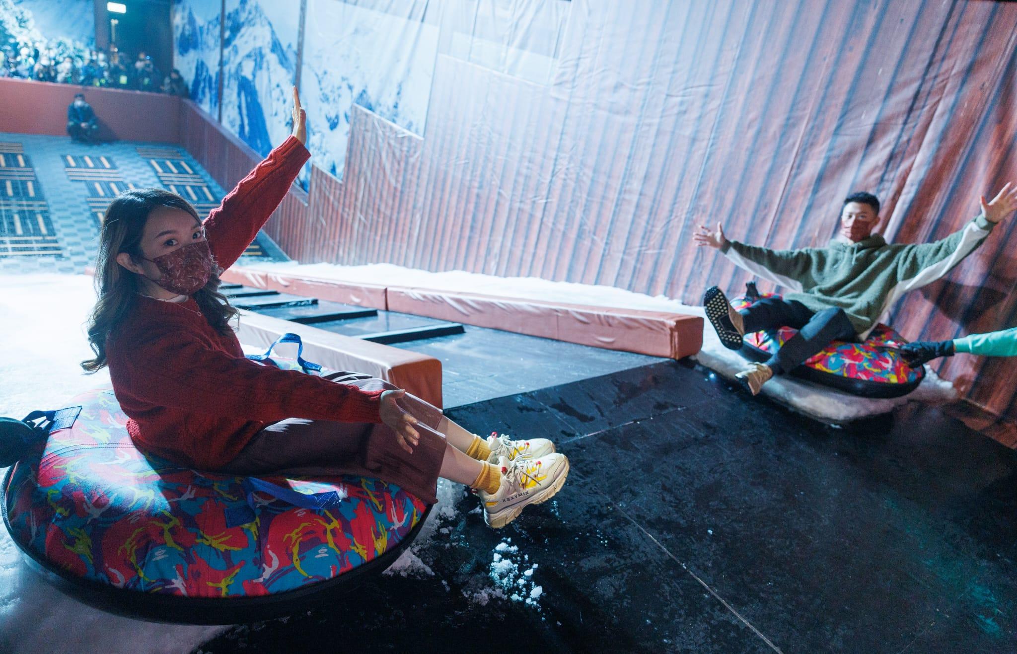 冬雪世界內可以砌雪人和滑3米雪梯。