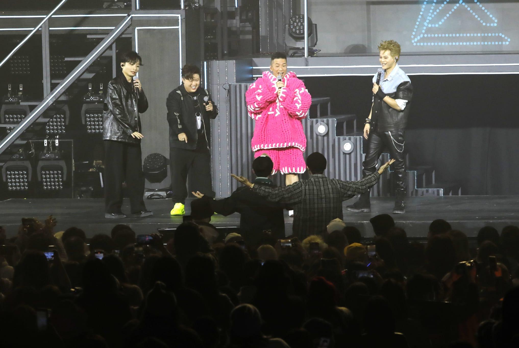 ERROR與小肥重新演繹《全民造星》時合唱的比賽歌《時光機》。(林俊源攝)