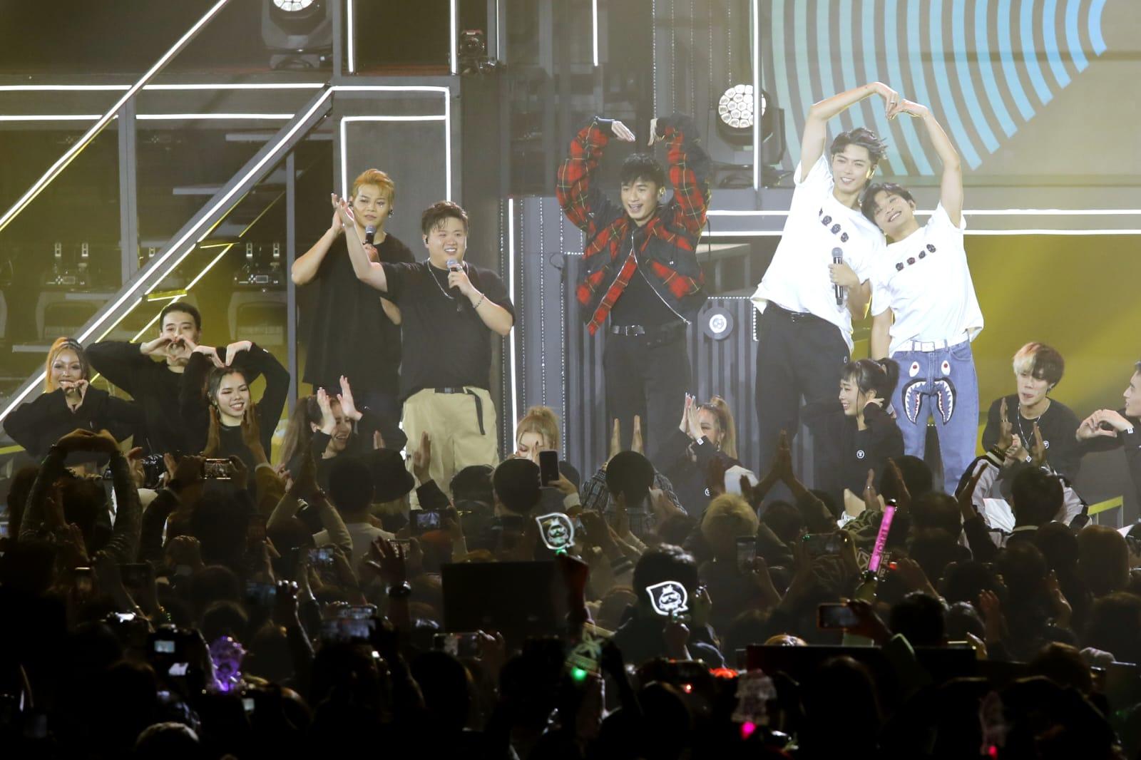 古巨基驚喜現身,與ERROR合唱《勁歌金曲》。(林俊源攝)