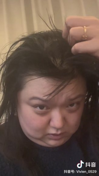 細細粒不但沒有洗頭沖涼,連牙也沒有擦。