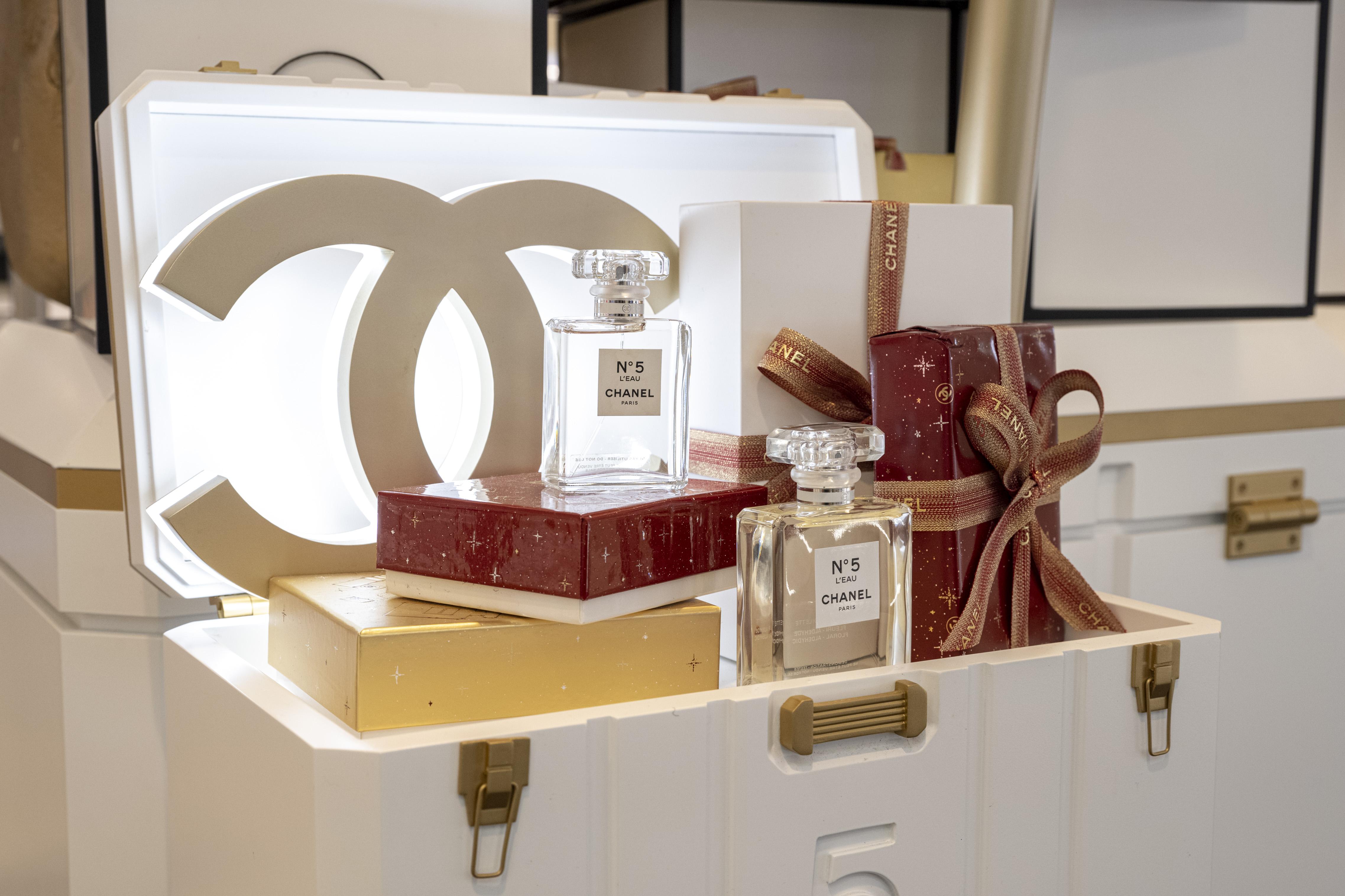 CHANEL太空飛船限定店