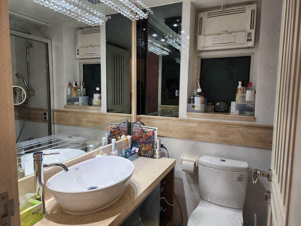 單位浴室尚算新淨。(代理提供)