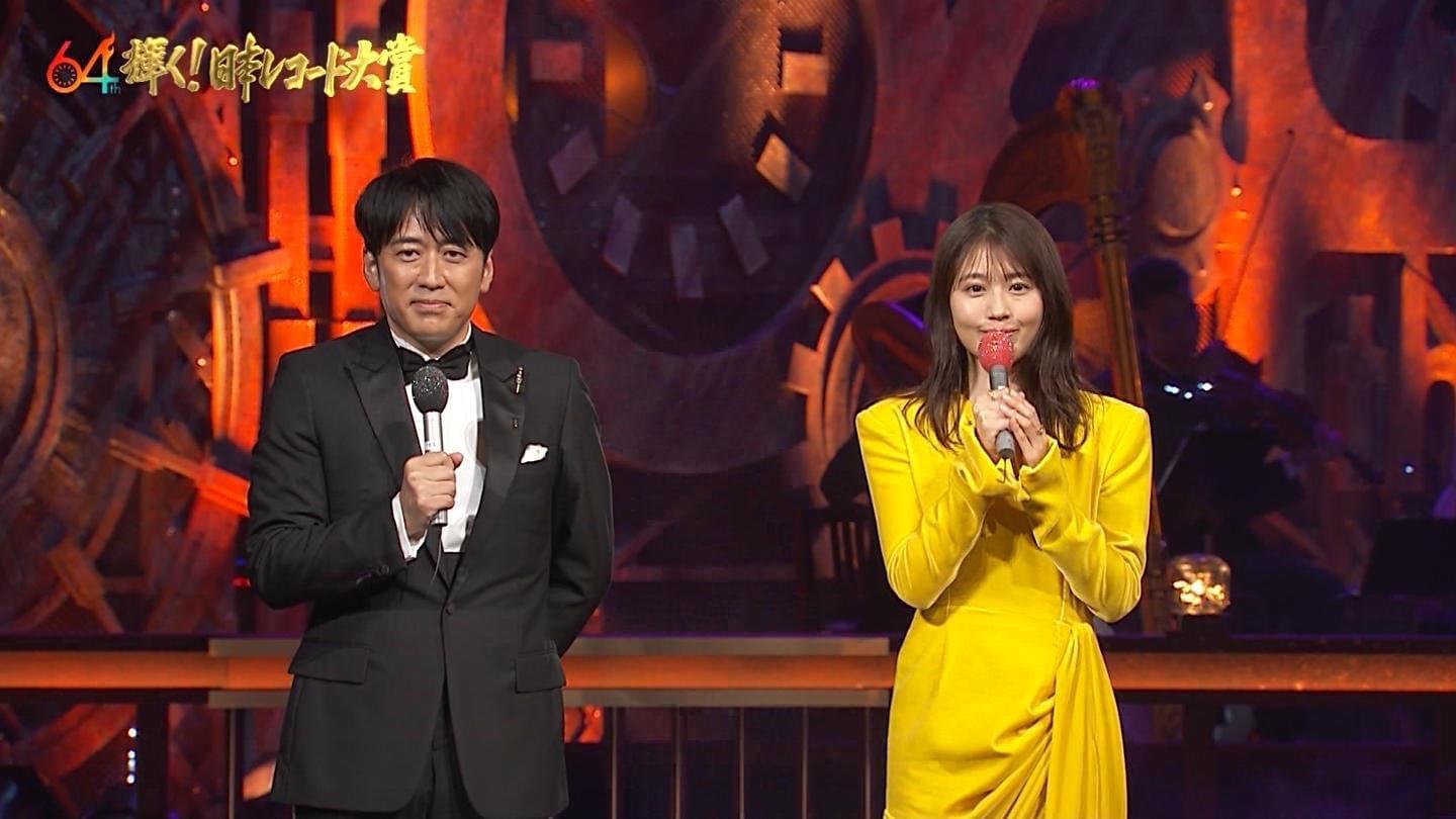 有村架純跟男主播安住紳一郎擔任司儀。