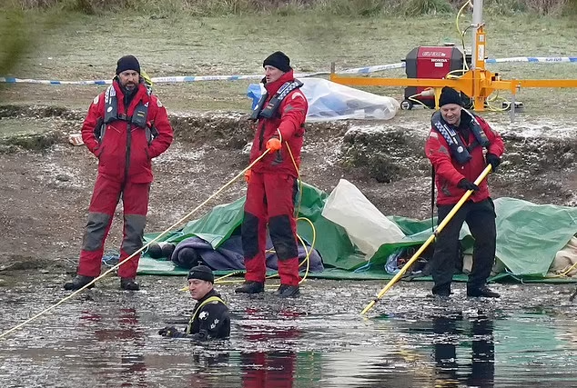 警方在肇事冰湖調查。(互聯網)