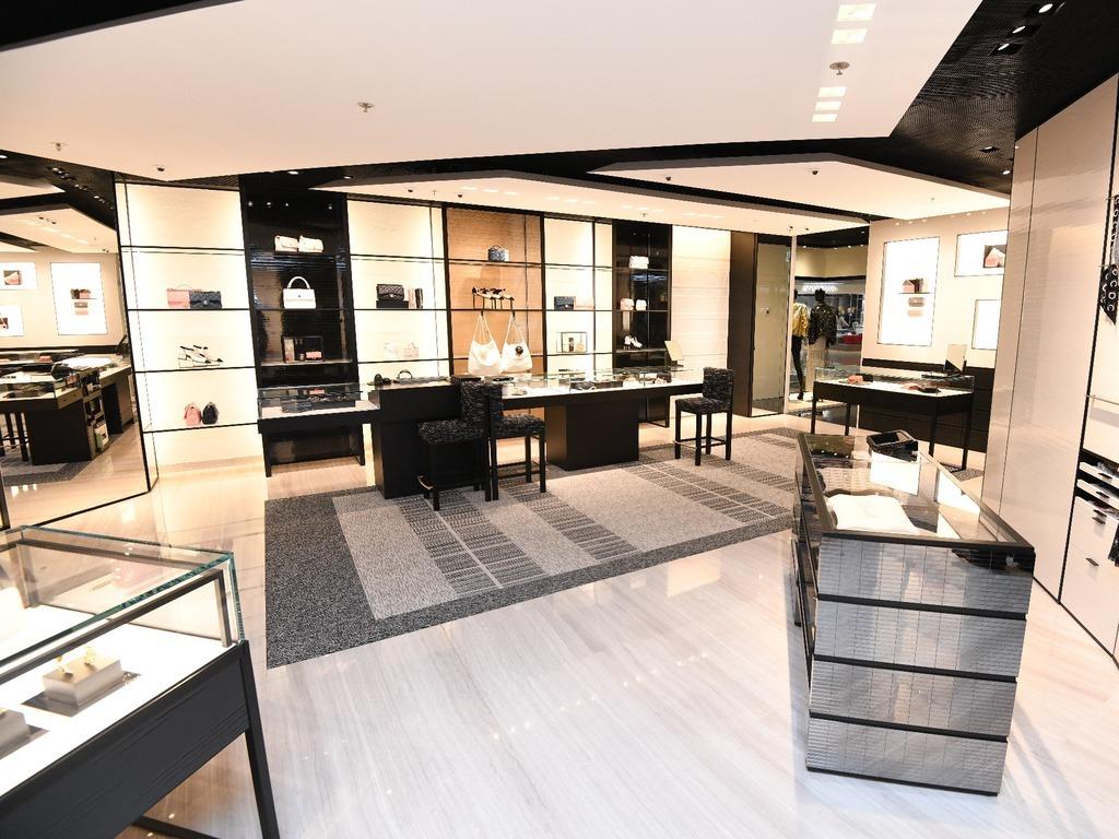 CHANEL雙層旗艦店進駐香港國際機場。