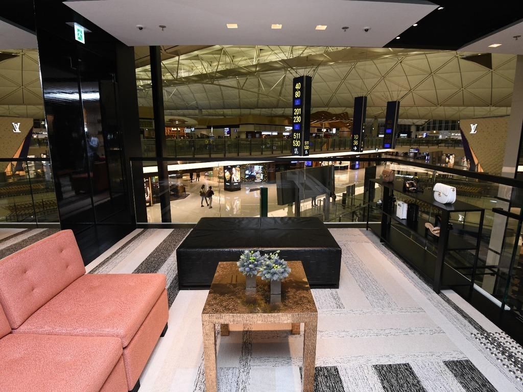 CHANEL雙層旗艦店進駐香港國際機場。