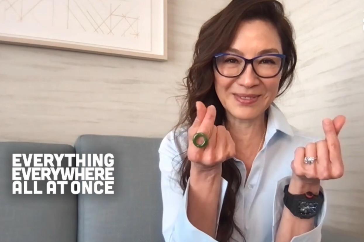 楊紫瓊早前接受本表專訪,親切地向香港觀眾派心。