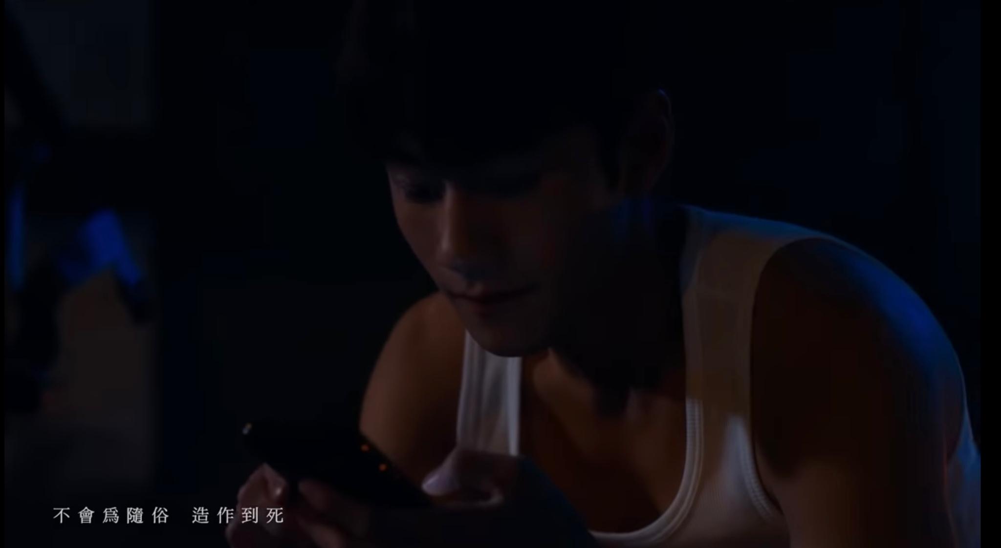 背心look曬手臂。