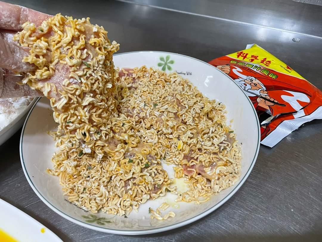 網民跟足指示使用「紓壓大禮包」。(爆廢公社)