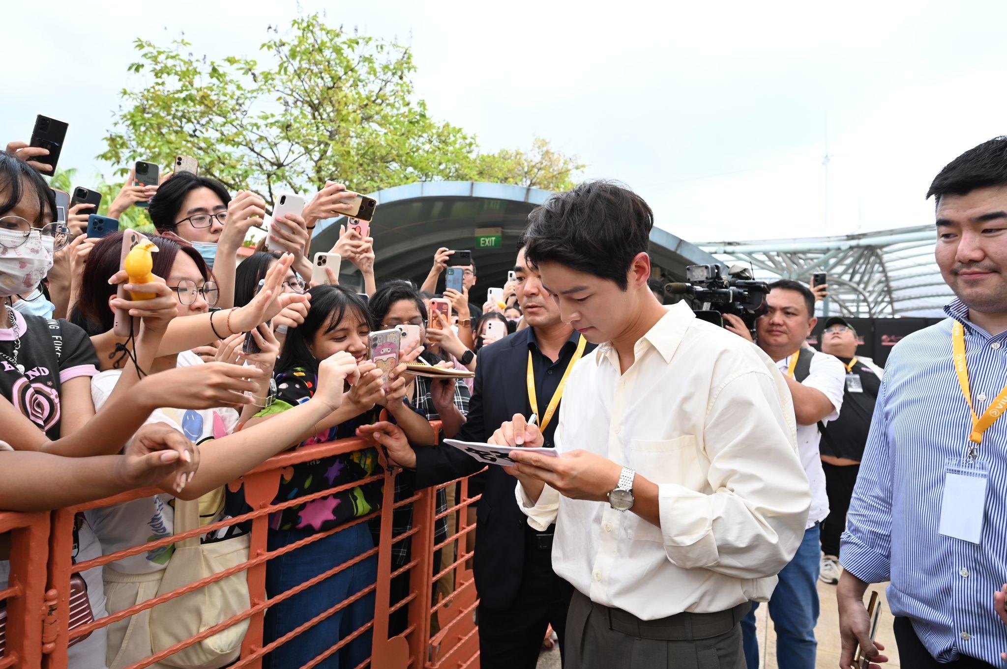 宋仲基大騷親民一面。