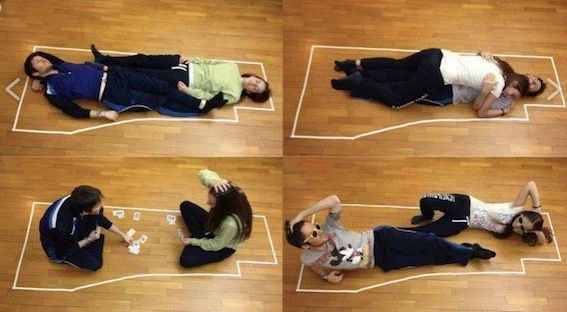 有人曾根據浮木面積在地上畫線,證明可以容納兩個人。(互聯網)