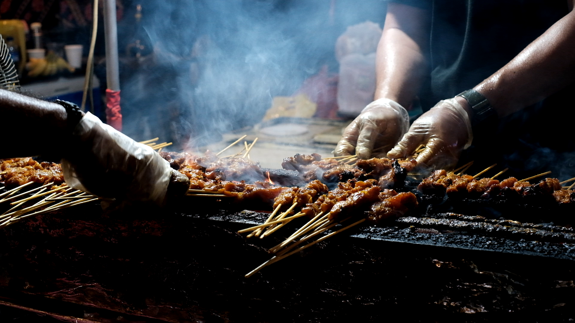串燒方面,檔檔大同小異,以雞肉、牛肉和鮮蝦為主