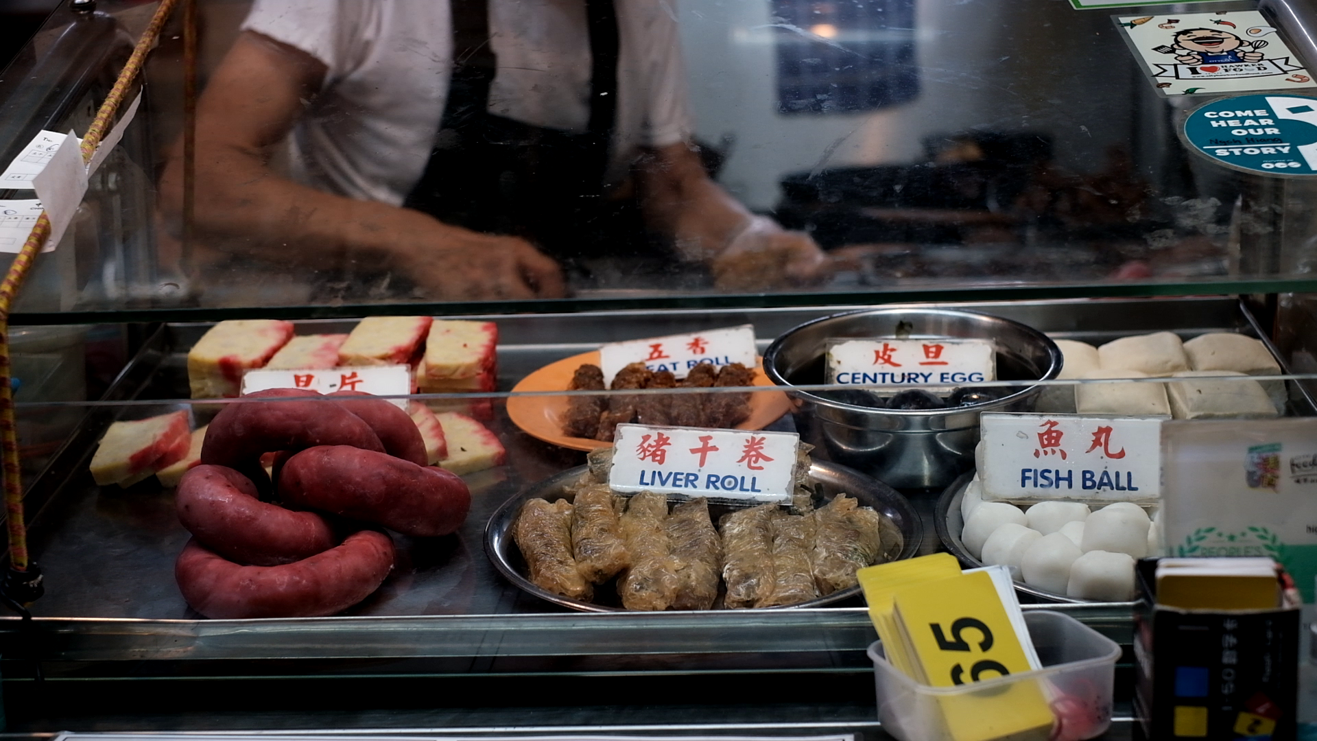 五香貫腸是其中數一數二的老店,招牌貨是傳統福建小食五香捲和貫腸