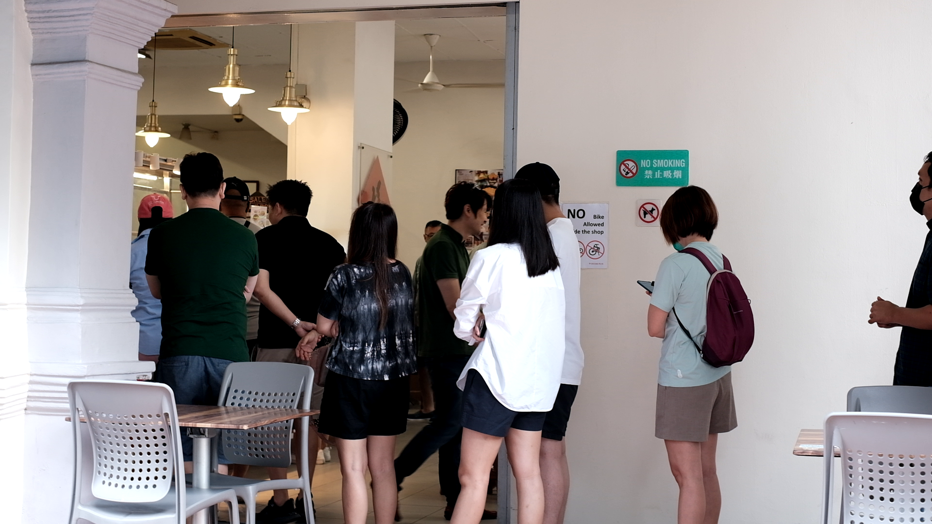 早上八時門外已經大排長龍