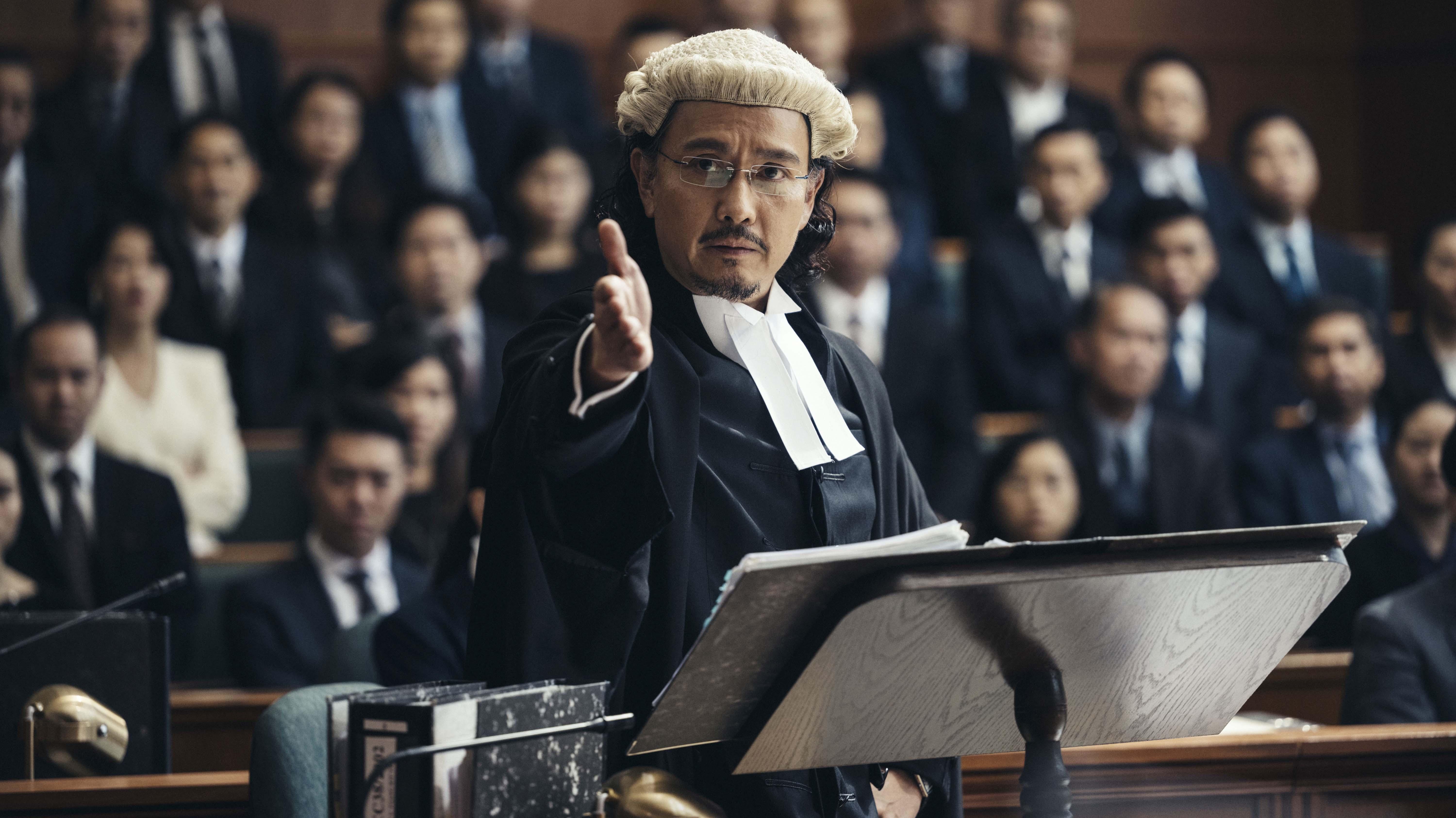 謝君豪不只台型十足,他在法庭戲上捕捉的節奏相當精妙。(《毒舌大狀》劇照)