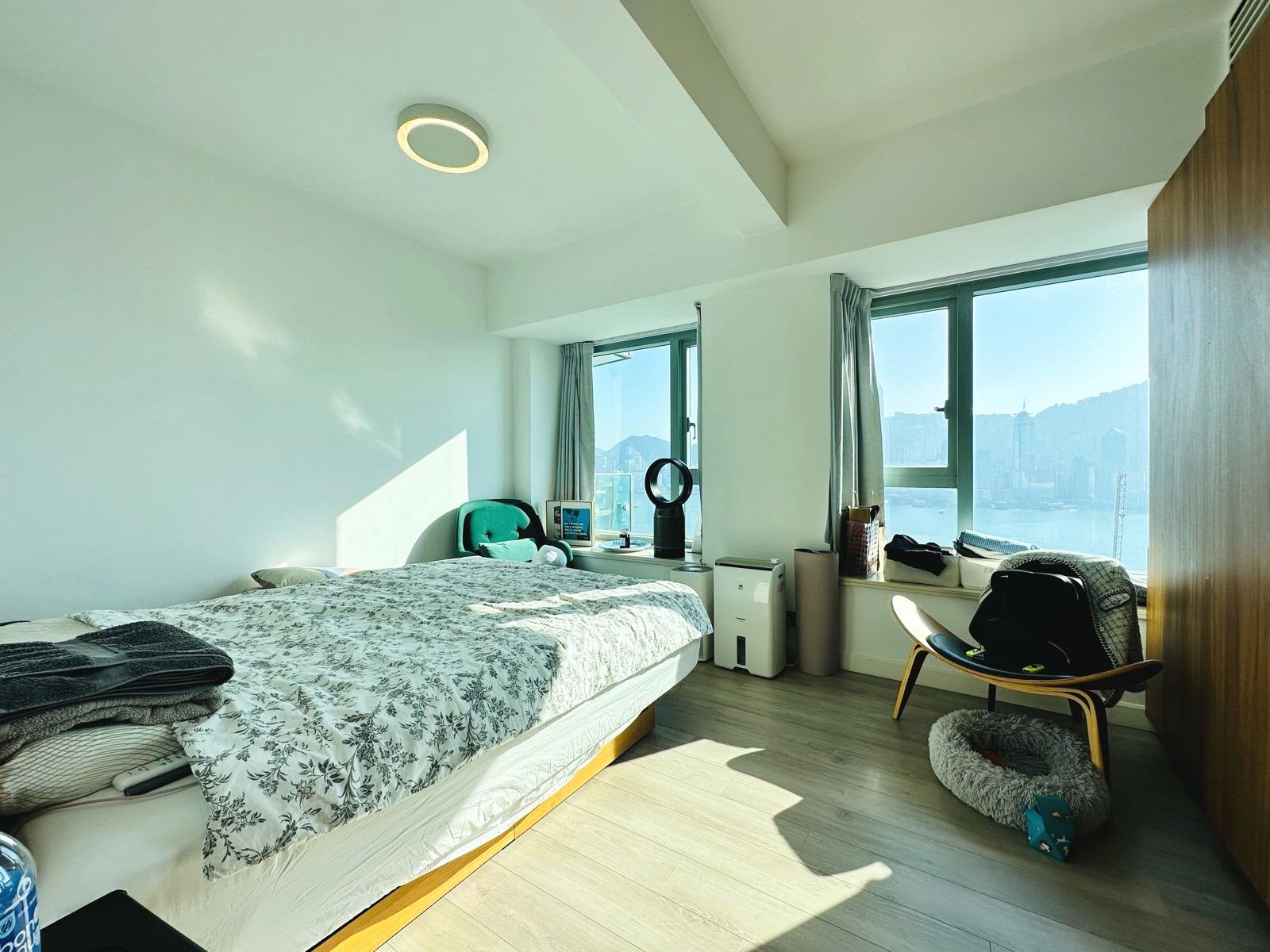 由兩間客房打通而成的睡房,面積寬敞,買家如有需要,只需在兩房中間加建一道牆,即回復三房間隔。