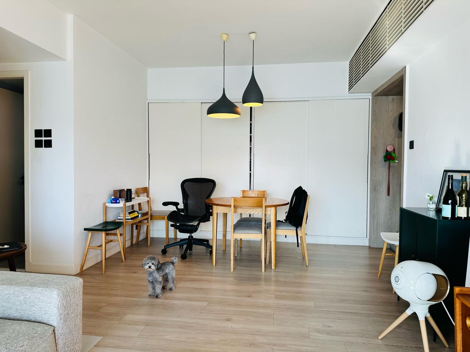 飯廳空間也不少,旁邊設有一個入牆大櫃,收納空間亦多。