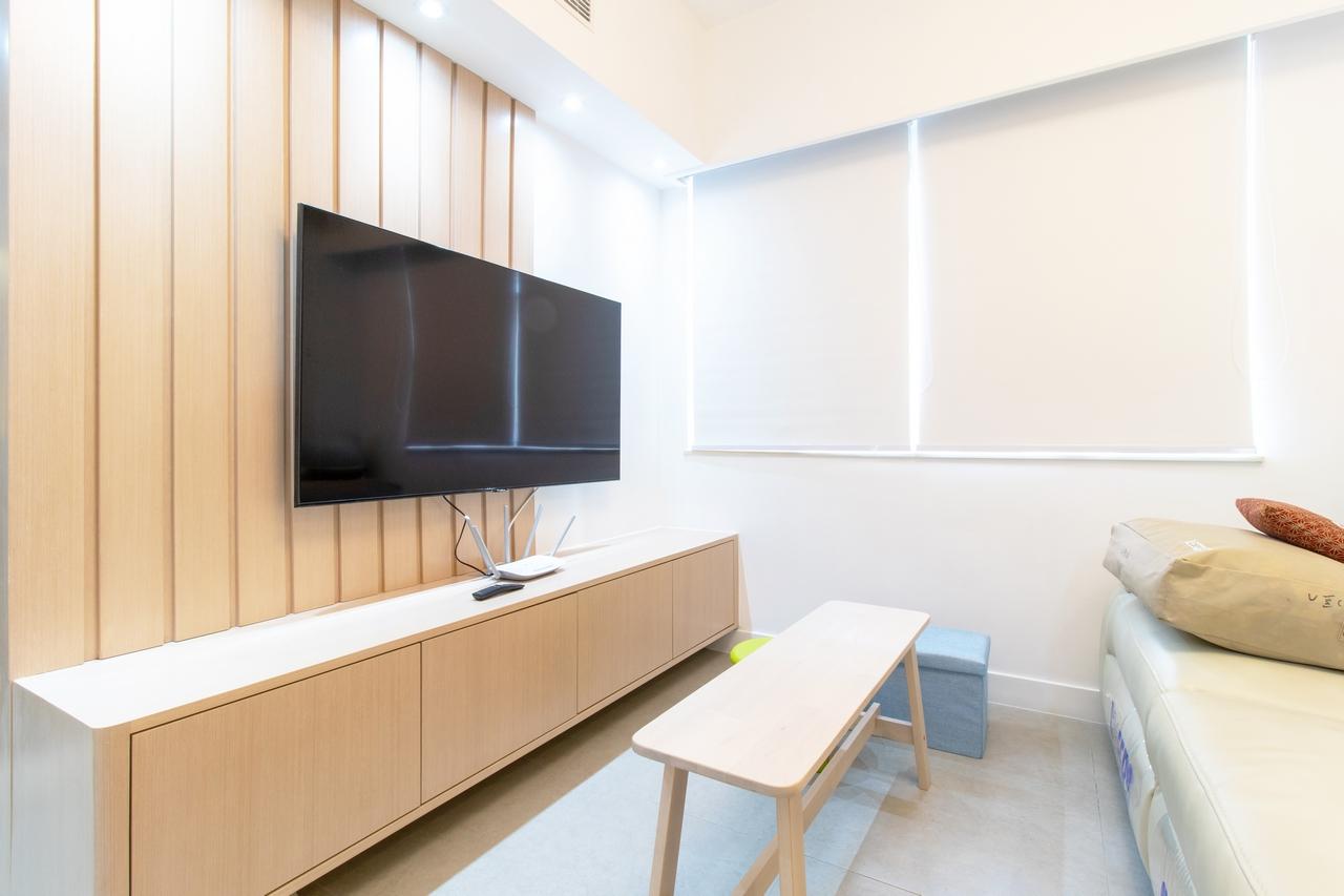 在客廳位置加裝屏風