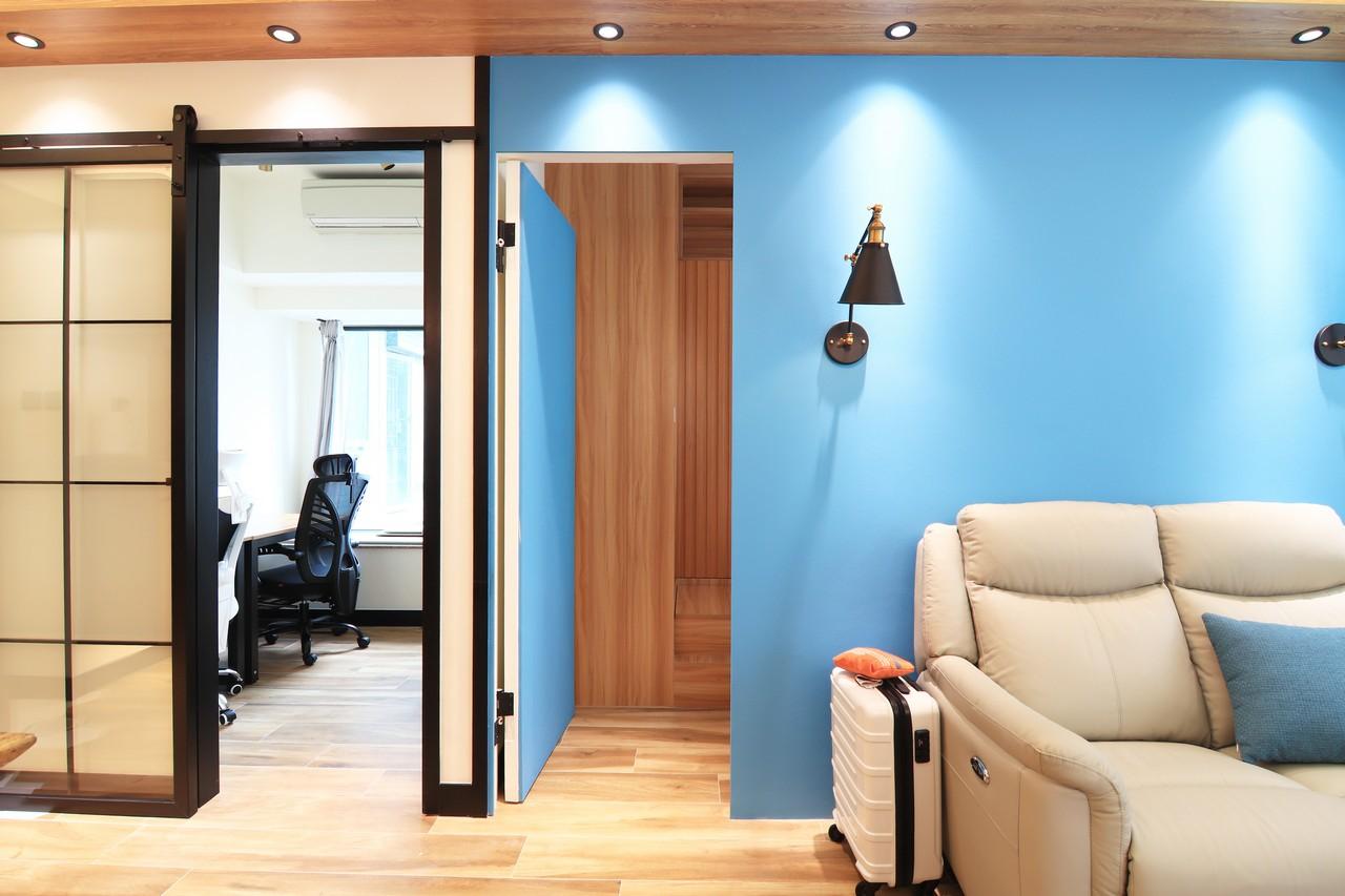 將房門變成暗門,視覺上令牆身與門融為一體