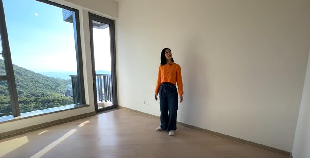 方健儀拍片分享參觀晉環現樓。(影片截圖)