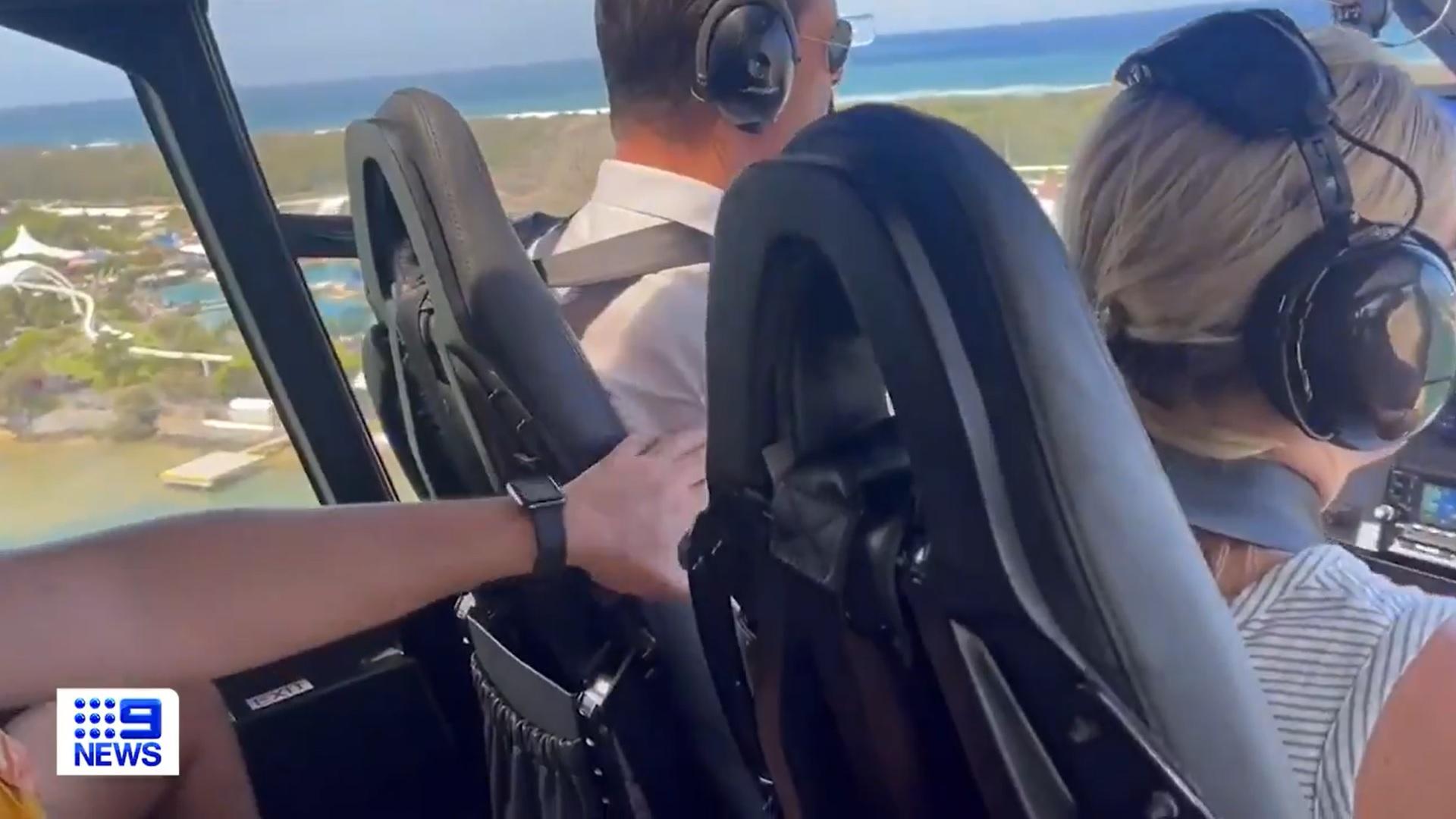 一位乘客拍打機師。(影片截圖)