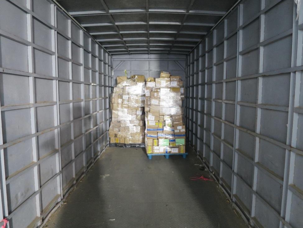 5跨境車涉走私蓮花清瘟 檢測棒近4千藥物防疫物資