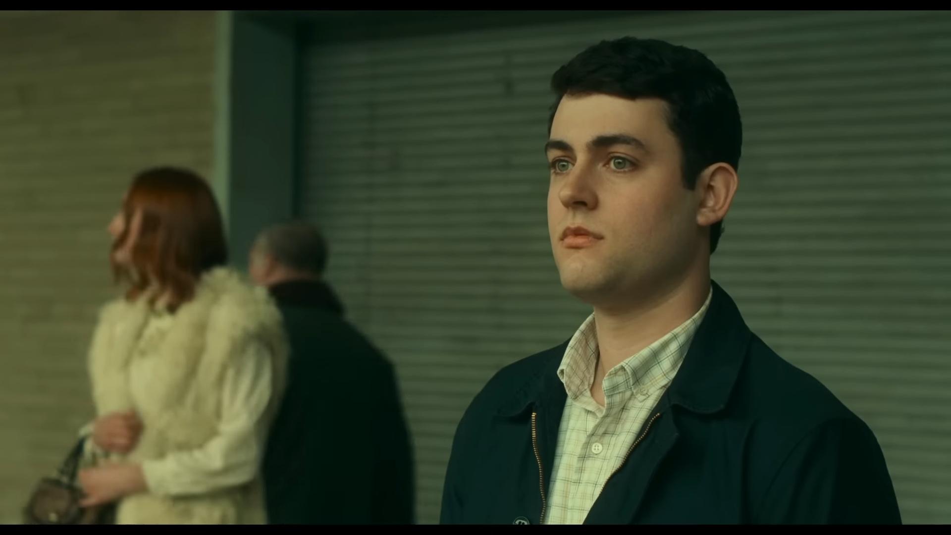 湯漢斯幼子雖不是演員,但氣質外貌跟父親最相似,在《隱閉中年》演年輕版父親。