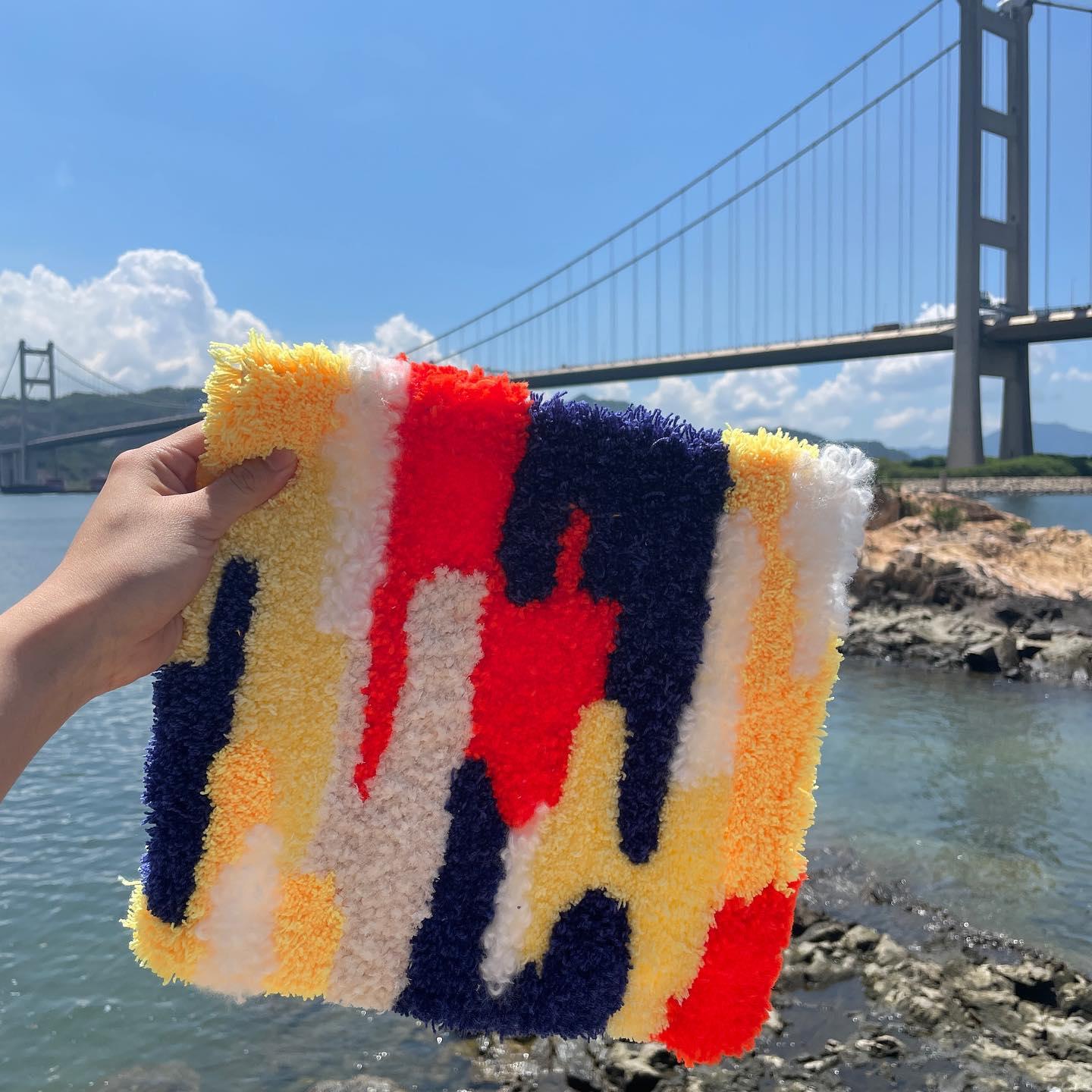 色彩亮麗的戳戳繡手藝墊