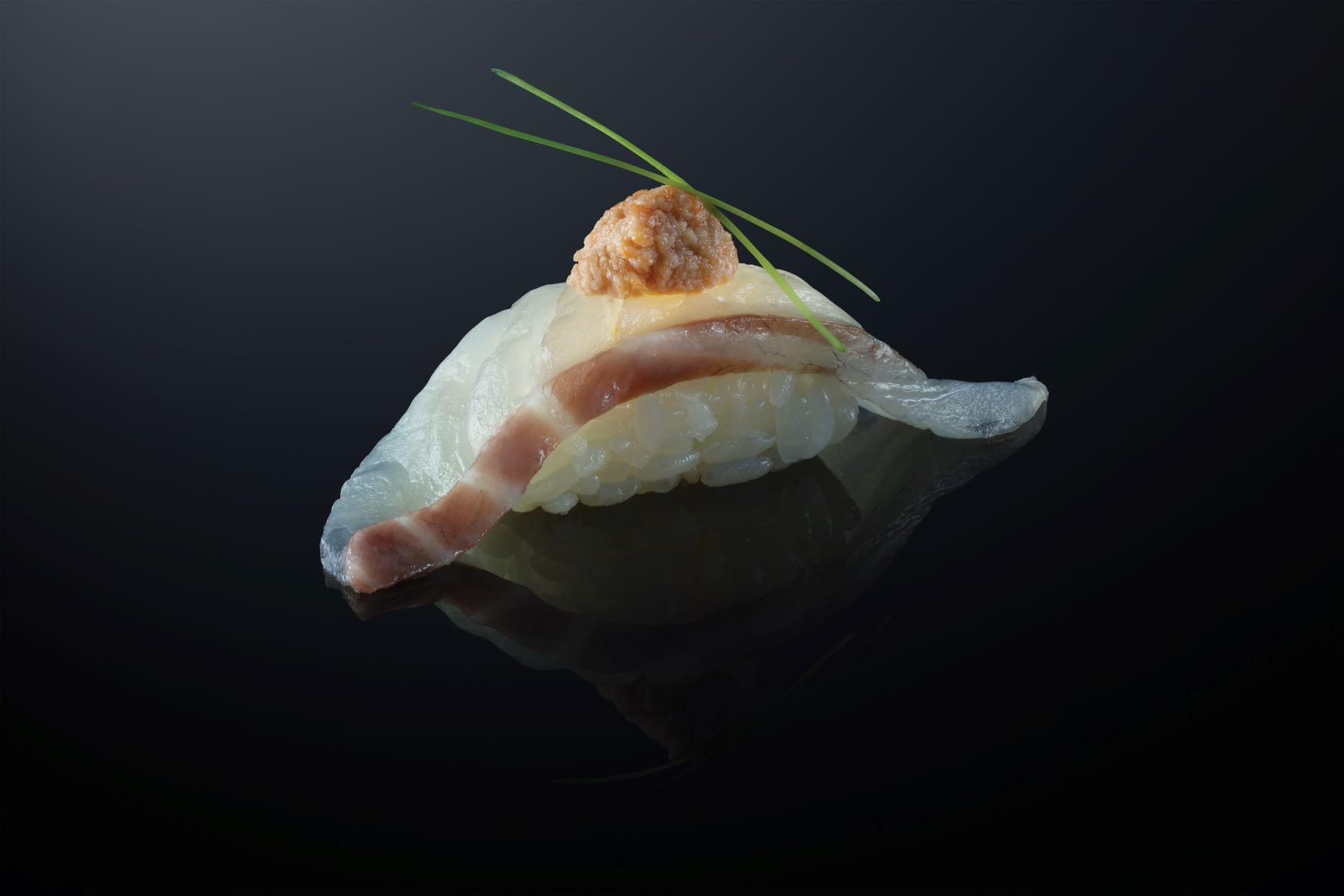 真鯛配鮟鱇魚肝壽司($32/件)